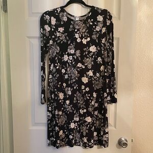 Old Navy Black and White Floral Long Sleeve Dress